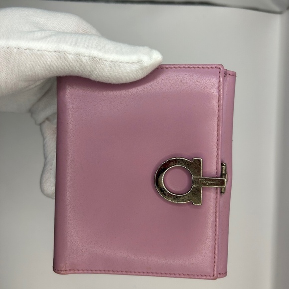 Salvatore Ferragamo Gancini wallet - Picture 1 of 6